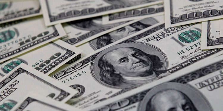 Dólar fecha a R$ 5,17 influenciado por Brasil e exterior