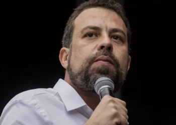 “Cabeça do crime organizado não está no barraco da favela”, diz Boulos