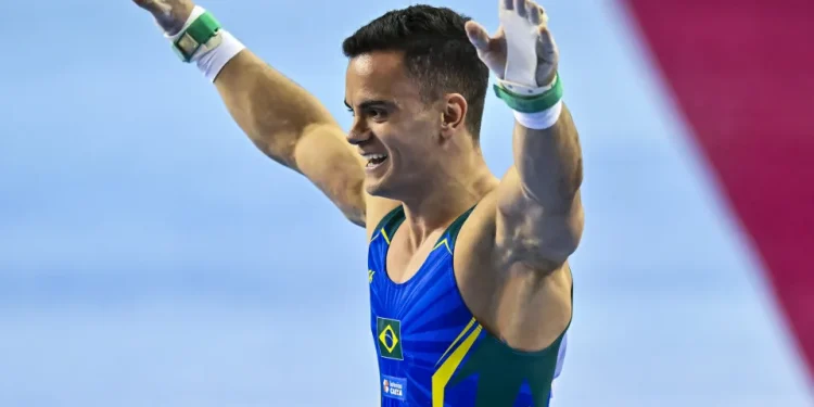 Caio Souza quer dicas de campeão antes da final das argolas no Mundial