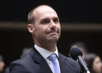 Eduardo Bolsonaro ‘atrapalha’ e direita deve focar em Lula, diz Ciro Nogueira