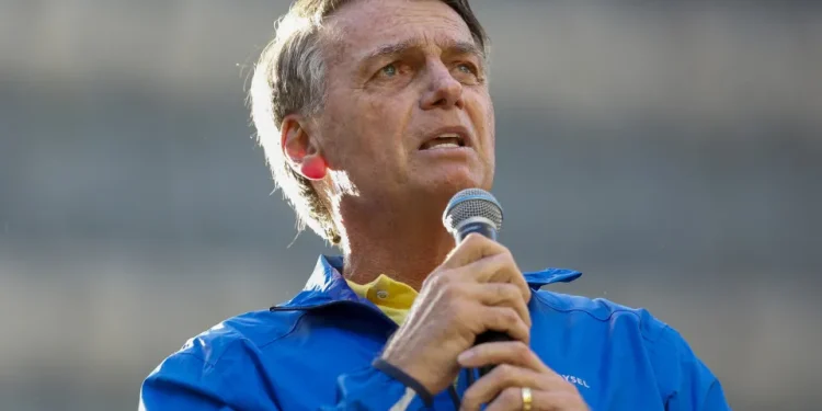 Defesa de Bolsonaro cita voto de Fux em recurso contra condenação por trama golpista