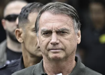 Bolsonaro disse a agente que tentou abrir tornozeleira com ‘ferro quente’