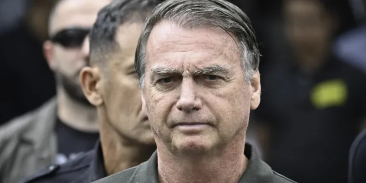 Bolsonaro disse a agente que tentou abrir tornozeleira com ‘ferro quente’