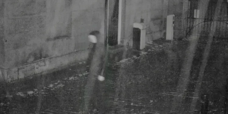 Fantasma? Câmaras de vigilância de castelo inglês captam figura sem rosto