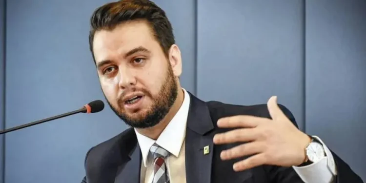 Ex-assessor de Bolsonaro abre vaquinha para custear advogado nos EUA