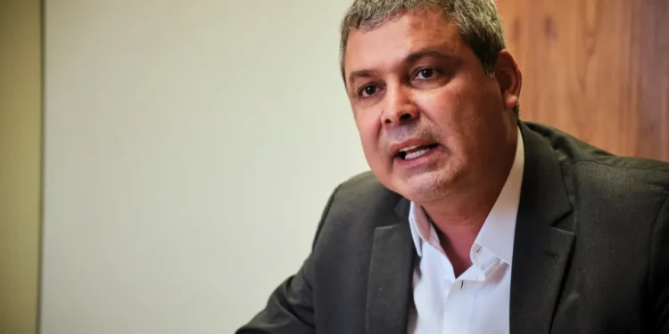 Lindbergh propõe mudança em regra de cassação de mandato por faltas