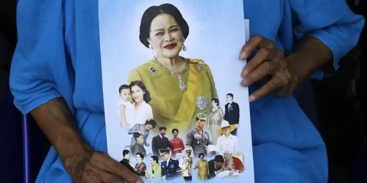 Rainha-mãe da Tailândia morre aos 93 anos