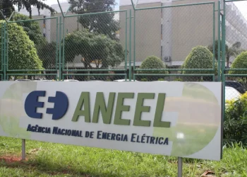 Aneel quer que preço da conta de luz mude conforme horário do dia
