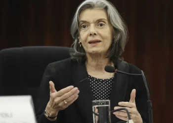 Carmén Lúcia: “ditadura é como erva daninha que precisa ser cortada”