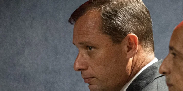 Cid chega ao STF para audiência que marca início de cumprimento da pena