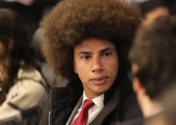 Deputado Renato Freitas é agredido e revida socos em homem em Curitiba