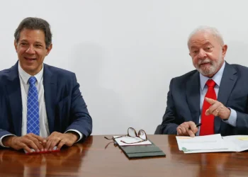 Exportações brasileiras batem recorde em outubro, apesar de tarifaço