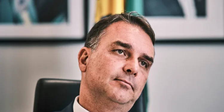 Pedido de vista adia votação da PEC do fim da 6×1 na CCJ da Câmara