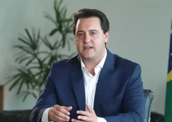 Ratinho Junior diz que foi difícil desistir da eleição presidencial e que busca sucessor no Paraná