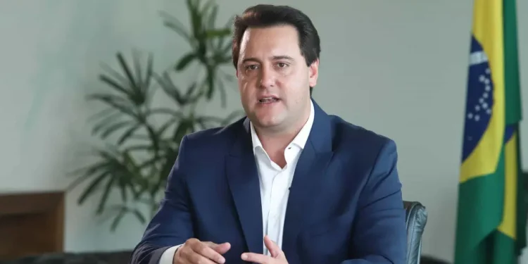 Ratinho Junior diz que foi difícil desistir da eleição presidencial e que busca sucessor no Paraná