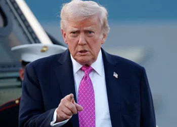 Governo Trump já elaborou planos para derrubar Maduro e tomar petróleo da Venezuela, diz jornal