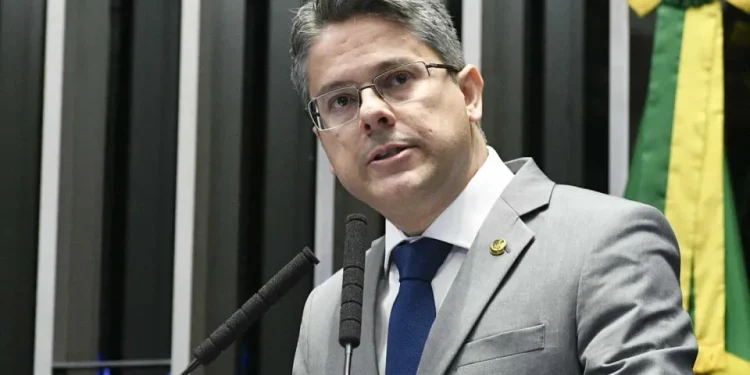 Mendes pede à PGR investigação contra senador Alessandro Vieira