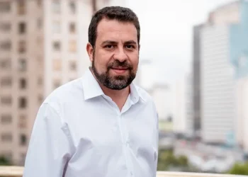 Lula confirma Boulos ministro da Secretaria-Geral da Presidência mirando reanimar base social