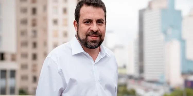 Lula confirma Boulos ministro da Secretaria-Geral da Presidência mirando reanimar base social