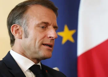 Macron pede a Lula que compense perdas das empresas por cortes de energia renovável