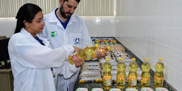 Mais de 400 alimentos são reprovados por peso irregular em Manaus