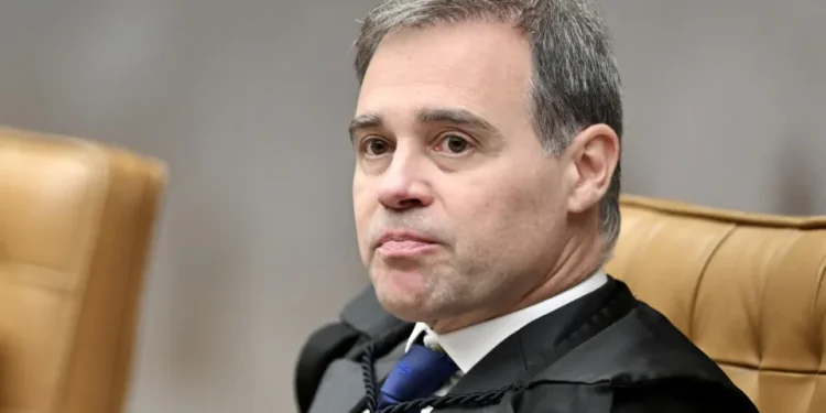 Mendonça suspende julgamento de governador após RR contratar seu instituto