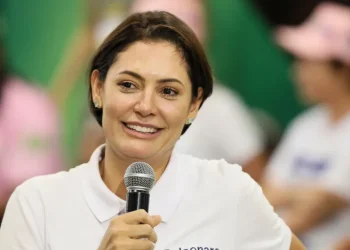 Michelle diz que Bolsonaro é ‘única opção’ para 2026 e que Congresso está de joelhos para STF