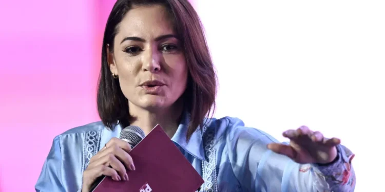 Moraes autoriza que Michelle visite Bolsonaro na PF neste domingo