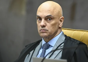 Moraes e Dino votam contra recursos de condenados por trama golpista