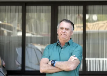 Moraes libera Tarcísio, Cláudio Castro e aliados para ver Bolsonaro