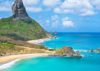 Neoenergia anuncia usina de energia solar para descarbonizar Fernando de Noronha