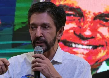 Nunes articula com Motta e aliados projeto na Câmara para restringir app de moto em SP