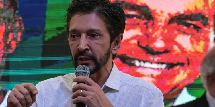 Nunes articula com Motta e aliados projeto na Câmara para restringir app de moto em SP