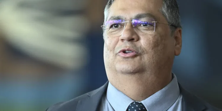 PF analisa emendas de 92 políticos por ordem de Dino e pode abrir novos inquéritos