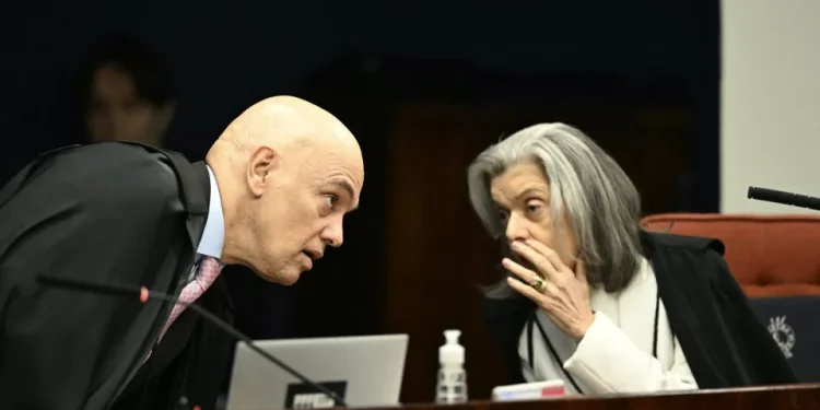 STF absolve pela 1ª vez réu na trama golpista, considera mais 9 culpados e acumula 24 condenações