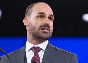 STF tem maioria para tornar Eduardo Bolsonaro réu sob acusação de coação ao atuar nos EUA