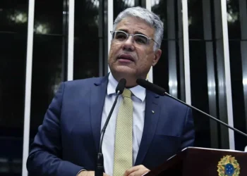 Senadores são criticados por fazerem ‘visita técnica’ na Papuda: “vexame”