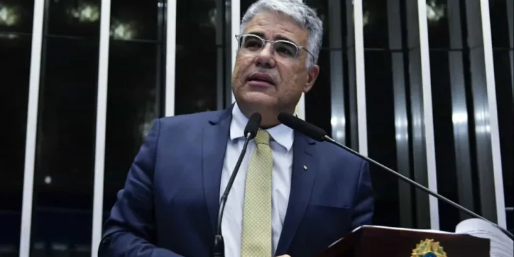 Senadores são criticados por fazerem ‘visita técnica’ na Papuda: “vexame”