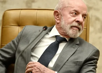 Senadores temem crise inédita por rejeição de Messias e aguardam intervenção de Lula