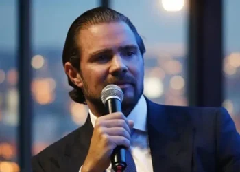 CPMI do INSS aprova convocação de cunhado e ex-namorada de Vorcaro