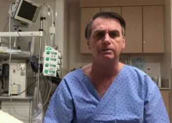 Bolsonaro é encaminhado ao centro cirúrgico para novo procedimento para amenizar soluços