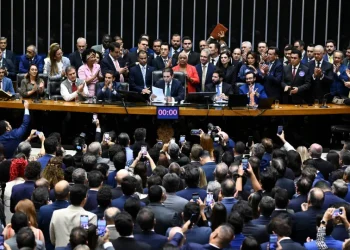 Entidades criticam retirada da imprensa na Câmara