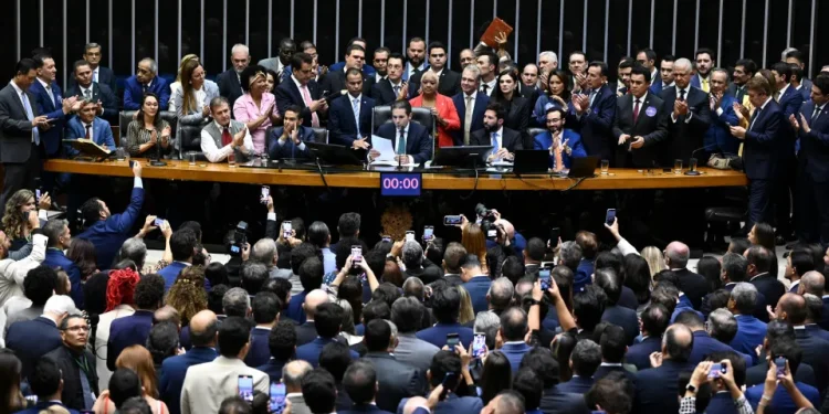 Entidades criticam retirada da imprensa na Câmara