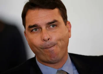 Flávio Bolsonaro tem o pior desempenho contra Lula entre nomes da direita