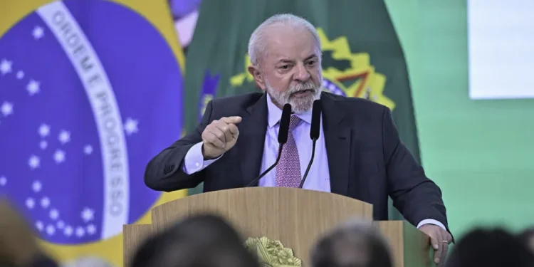 Intervenção armada na Venezuela seria catástrofe humanitária, diz Lula após ameaças dos EUA