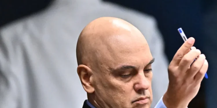 Juiz Alexandre de Moraes agradece a Lula retirada de sanções dos EUA