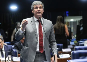 Líder do PT diz que Motta ‘está perdendo as condições’ de presidir a Câmara