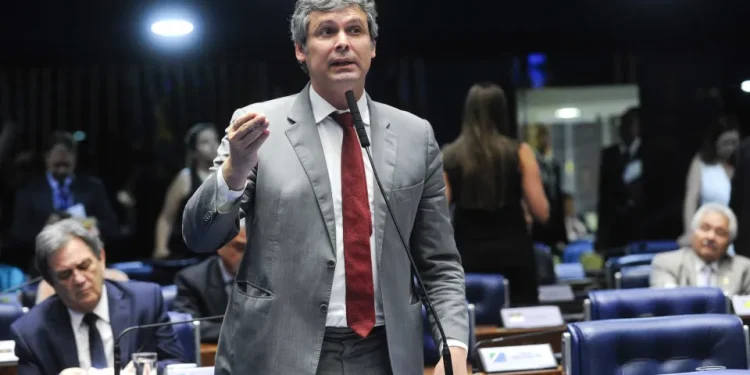 Líder do PT diz que Motta ‘está perdendo as condições’ de presidir a Câmara