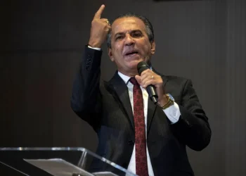 Malafaia diz que Flávio Bolsonaro não ganha eleição e não soube articular