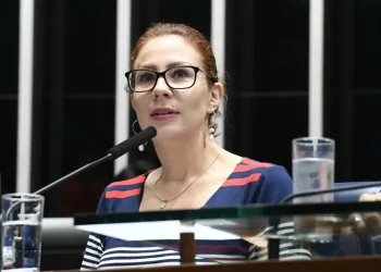 Moraes anula decisão da Câmara e determina perda do mandato de Zambelli